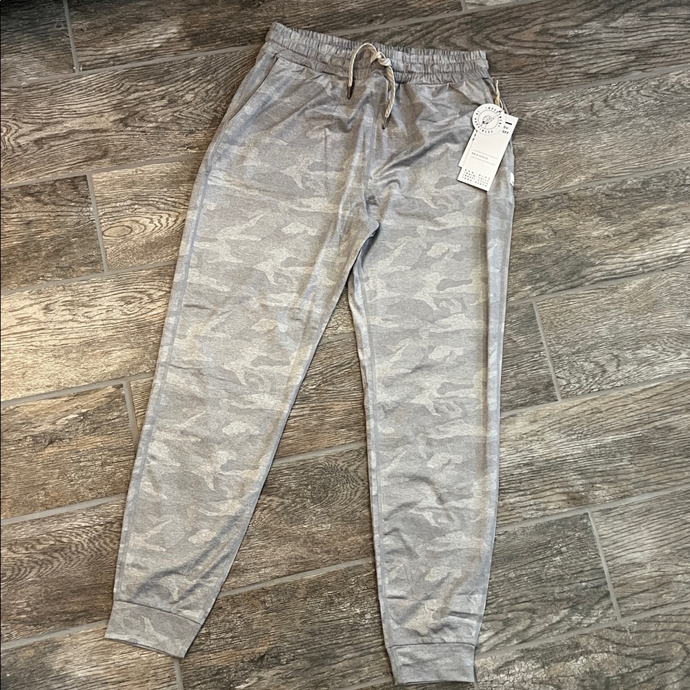 Vuori Performance Jogger Long Tall small light gray camo sweatpants women’s